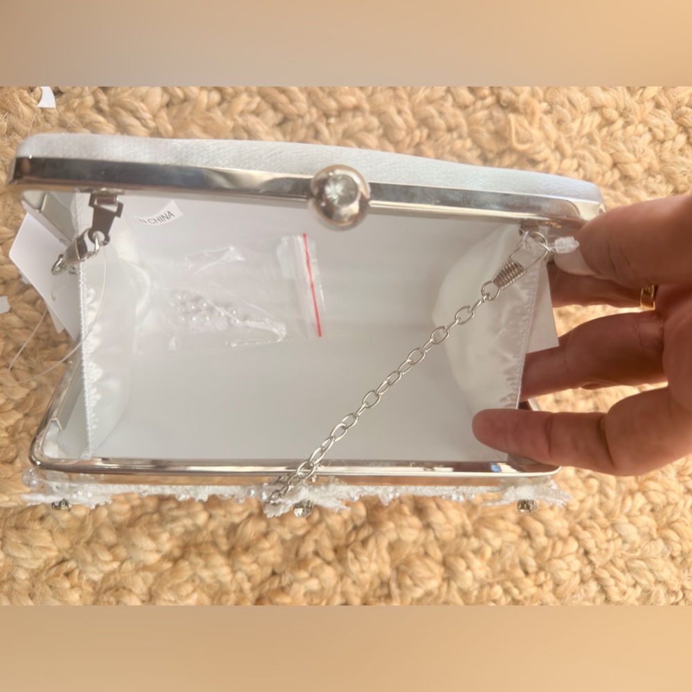 Elegant White Clutch Bag - Picture 4 of 4
